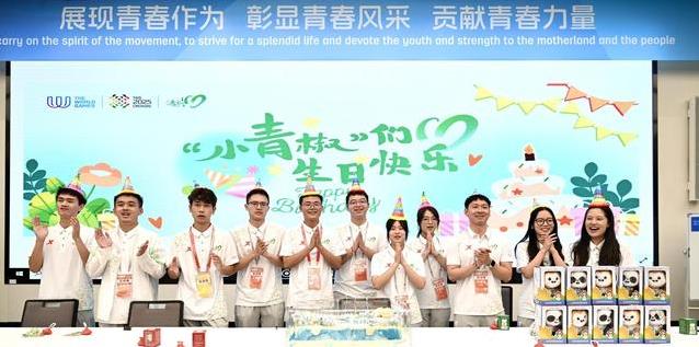 岁的冯嘉佑, 用舞姿展现, entit